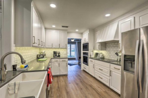 9 Mi to Magnolia Market Large Home in Waco!